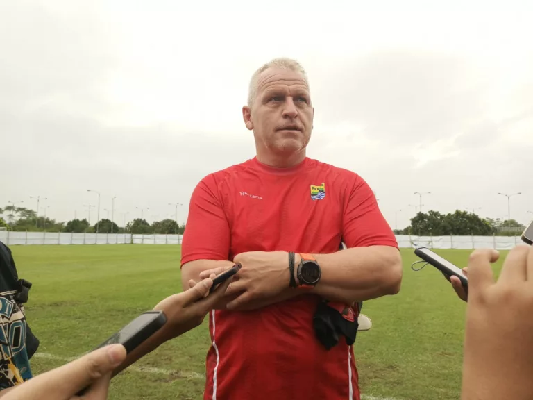 Sering Tak Menggunakan Sarung Tangan Saat Melatih, Mario Jozic : Saya Kiper Oldschool