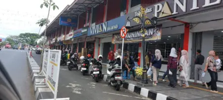PMII Kuningan Desak Penertiban Parkir Liar Jalan Siliwangi Tanpa Tebang Pilih! Penegakan aturan kawasan steril di Jalan Siliwangi, Kuningan, kembali menuai kritik dari PMII