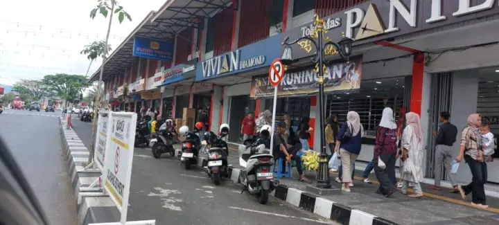 Penegakan aturan kawasan steril di Jalan Siliwangi, Kuningan, kembali menuai kritik dari PMII