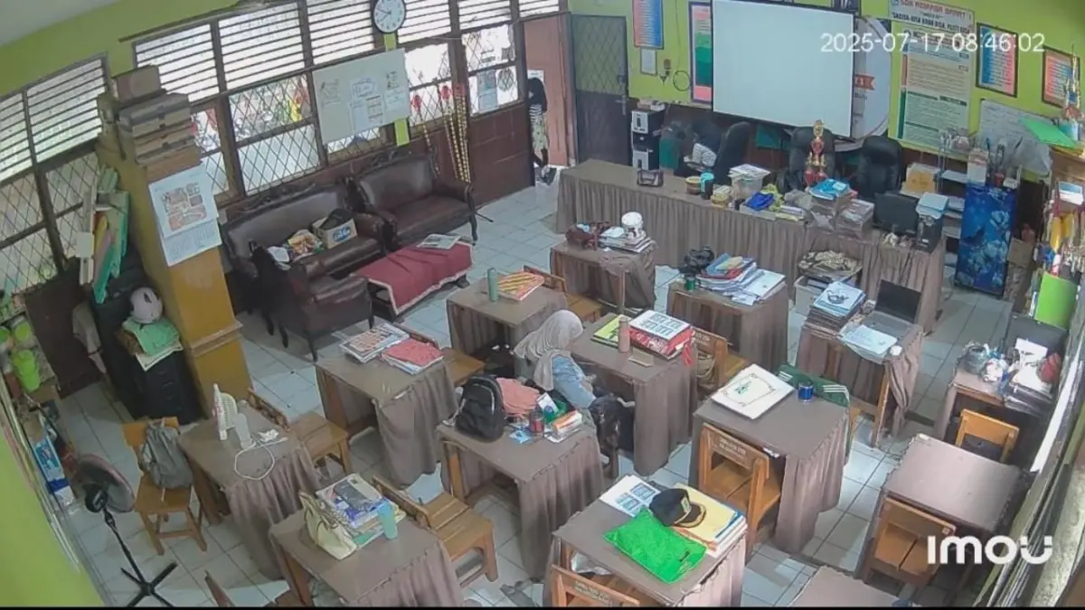 Emak-emak Curi Dompet Guru Saat MPLS, Sekolah Geger dan Waspada Pencurian Dompet Saat MPLS