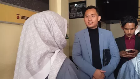 Diduga Diperkosa Pamannya, Mahasiswi Karawang Dinikahi Lalu Diceraikan Kuasa hukum korban, Geri Gagarin