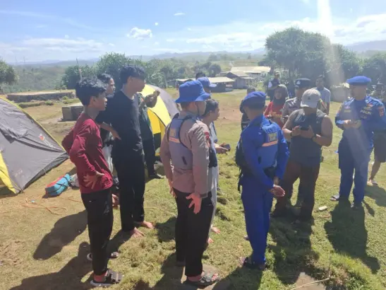 Petugas Penyelamat dari Polairud Polres Garut