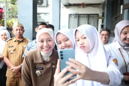 Putri Karlina Tinjau Cek Kesehatan Gratis, Serukan Sekolah Bebas Bullying dan Penyakit Wakil Bupati Garut Putri Karlina