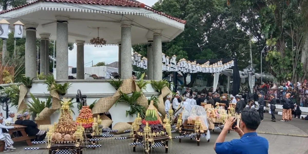 Suasana Pendopo Kabupaten Garut tempat Pernikahan Wakil Bupati Garut, drg. Lutfianisa Putri Karlina, dengan Maula Akbar Mulyadi Putra, putra dari Gubernur Jawa Barat Dedi Mulyadi