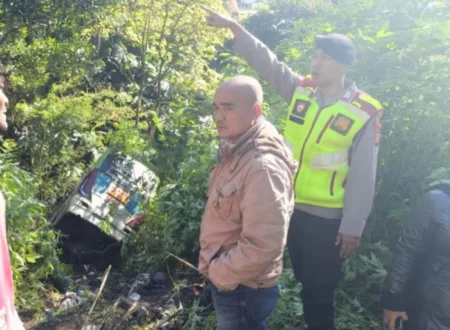 Minibus Terjun ke Jurang di Banjarwangi, Polisi Evakuasi 9 Penumpang Mobil Minibis Terjun ke Jurang di Banjarwangi Kabupaten Garut