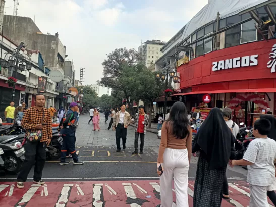 Menjelang Akhir Pekan di Braga: Ramai, Tapi Belum Tertib