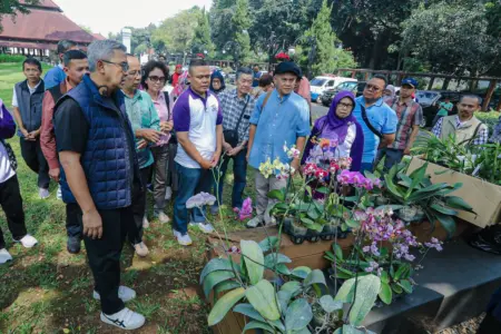 Farhan Hidupkan Kembali Mimpi ‘Bandung Kota Kembang’ Lewat Konservasi Anggrek Farhan Hidupkan Kembali Mimpi 'Bandung Kota Kembang' Lewat Konservasi Anggrek
