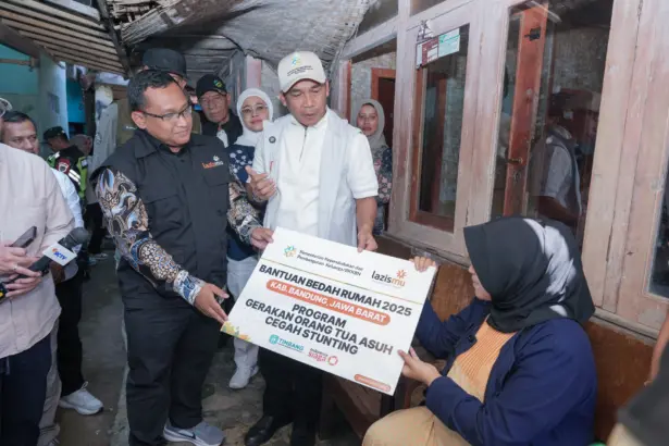Mendukbangga Gandeng Lazismu Bedah 2 Rumah Milik Keluarga Berisiko Stunting