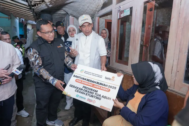 Mendukbangga Gandeng Lazismu Bedah 2 Rumah Milik Keluarga Berisiko Stunting Mendukbangga Gandeng Lazismu Bedah 2 Rumah Milik Keluarga Berisiko Stunting
