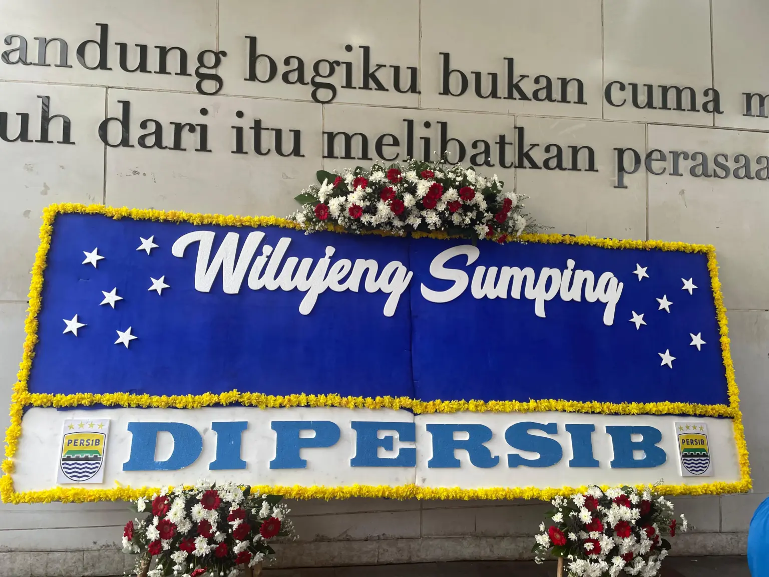 Lewat Karangan Bunga di Kawasan Asia Afrika, Persib Bandung Pastikan Tambah Pemain Lewat Karangan Bunga di Kawasan Asia Afrika, Persib Bandung Pastikan Tambah Pemain