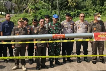 Galian Tanah Ilegal di Karawang Disegel Aparat Gabungan Galian Tanah Ilegal