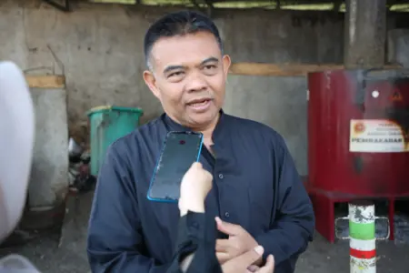 Inovasi Mesin Pembakar Sampah Karya Warga Cibatu Diresmikan, Diharapkan Kurangi Beban TPA Inovasi Mesin Pembakar Sampah Karya Warga Cibatu Diresmikan, Diharapkan Kurangi Beban TPA