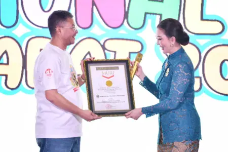 Cetak Rekor MURI, 12.000 Anak di Jabar Main Kaulinan Tradisional Pakai Kebaya dan Pangsi Cetak Rekor MURI, 12.000 Anak di Jabar Main Kaulinan Tradisional