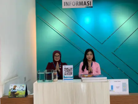 Rayakan Hari Kebaya Nasional, Srikandi PLN UP3 Bandung Kenakan Kebaya Saat Melayani Pelanggan PLN UP3 Bandung