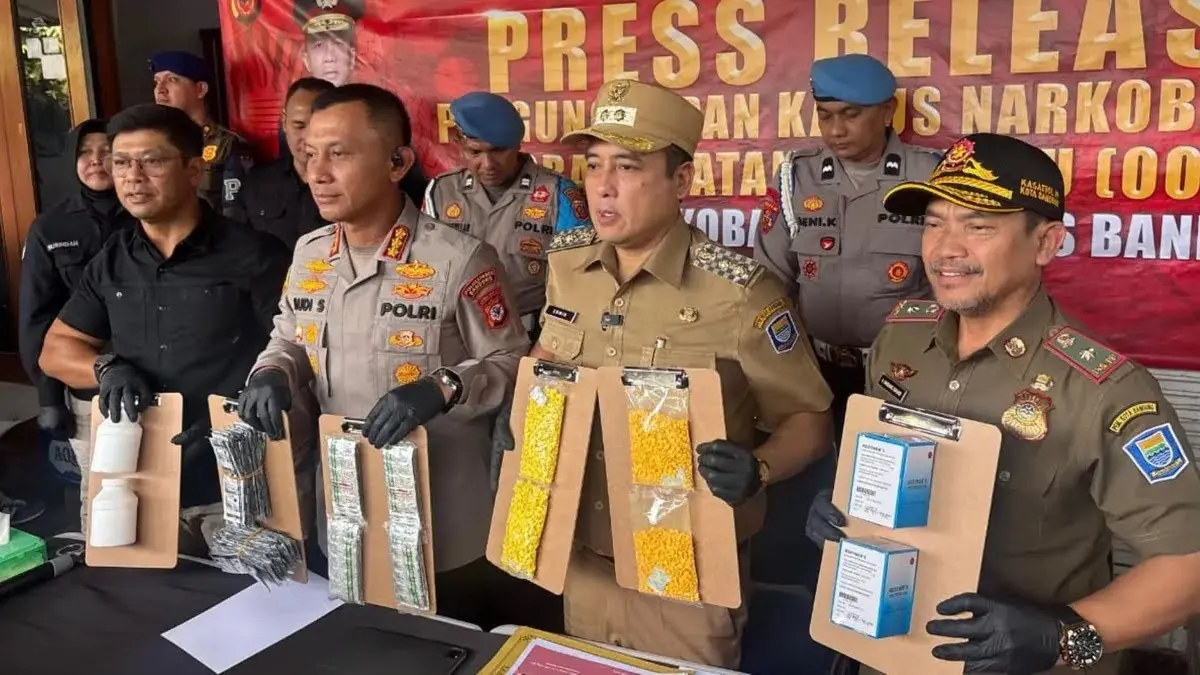 Polrestabes Bandung Gagalkan Peredaran 1,2 Juta Butir Pil Terlarang Polrestabes Bandung Gagalkan Peredaran 1,2 Juta Butir Pil Terlarang