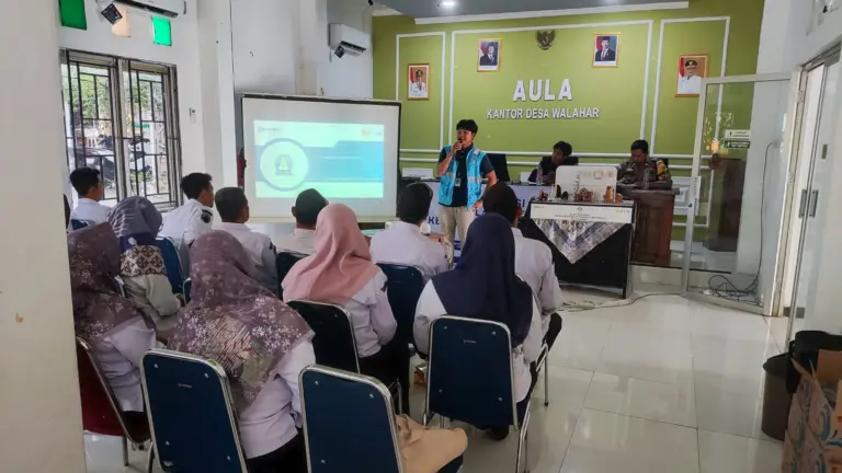 PLN UID Jabar Imbau Warga Jaga Jarak Aman Dekorasi dari Jaringan Listrik: Rayakan Kemerdekaan dengan Aman, Nyaman, dan Penuh Semangat