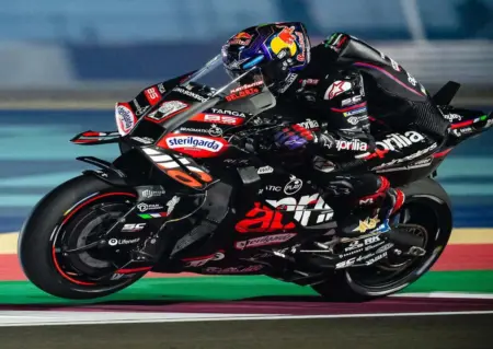 Misteri di Balik Keputusan Jorge Martin Bertahan di Aprilia: Kecurigaan Musuh Bebuyutan Rossi? Jorge Martin memutuskan bertahan di Aprilia