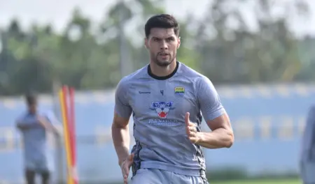 Persib Bandung Kedatangan Frans Putros, Julio Cesar : Dia Pemain Bagus Persib Bandung Kedatangan Frans Putros, Julio Cesar : Dia Pemain Bagus