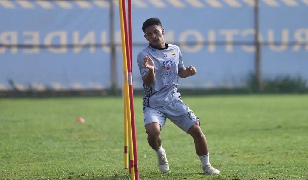 Zulkifli Lukmansyah Pilih Fokus Berkembang di Persib, Tak Ingin Pasang Target Muluk Pemain Persib Bandung Zulkifli