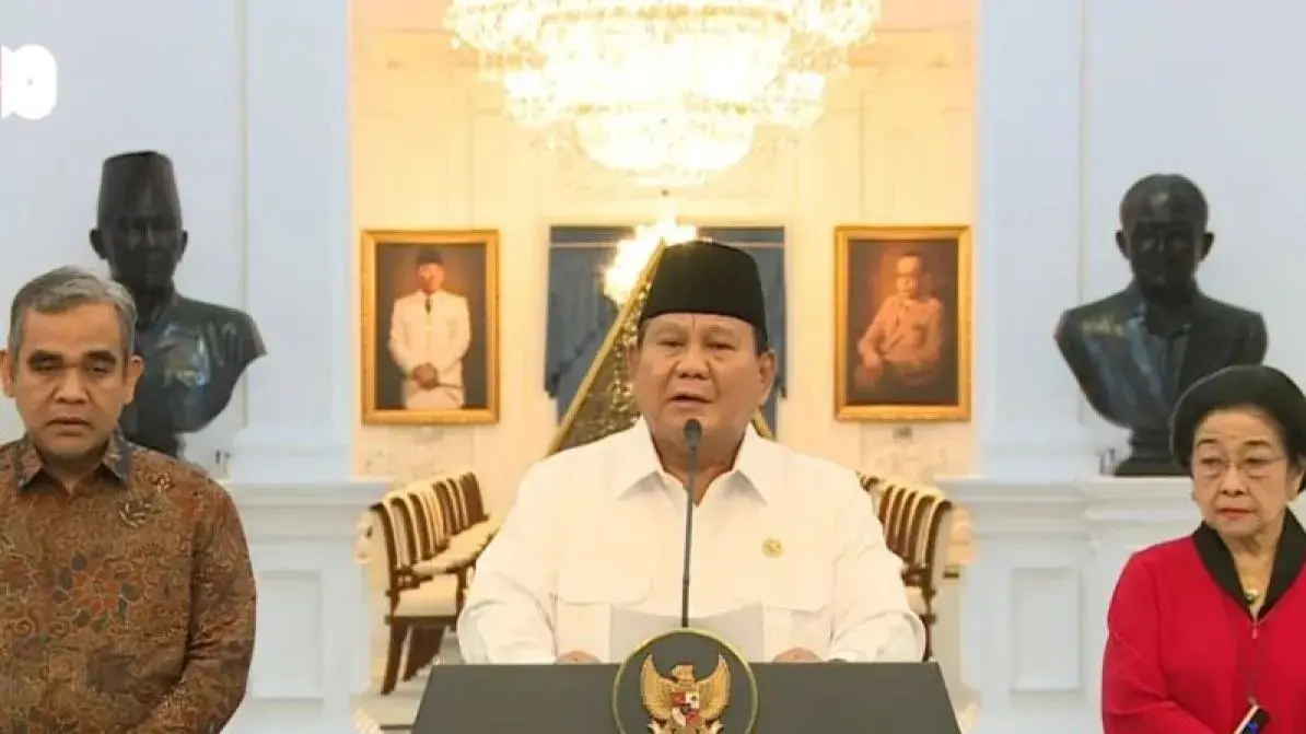 Presiden Prabowo Subianto menyampaikan keterangan pers usai bertemu delapan ketua umum partai politik dan lembaga tinggi negara di Istana Merdeka, Jakarta (31/8/2025). (istimewa)