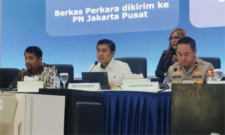 Direktorat Tindak Pidana Siber Bareskrim Polri menggelar jumpa pers terkait pengungkapan judi online internasional di Mabes Polri, Rabu (27/8/2025). (istimewa)