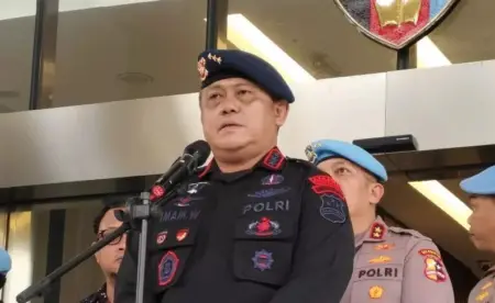 Dankor Brimob Sampaikan Permohonan Maaf Komandan Korps Brimob Polri Komjen Imam Widodo, saat konferensi pers di Gedung Divisi Propam Polri, Jumat (29/8/2025). (istiimewa)