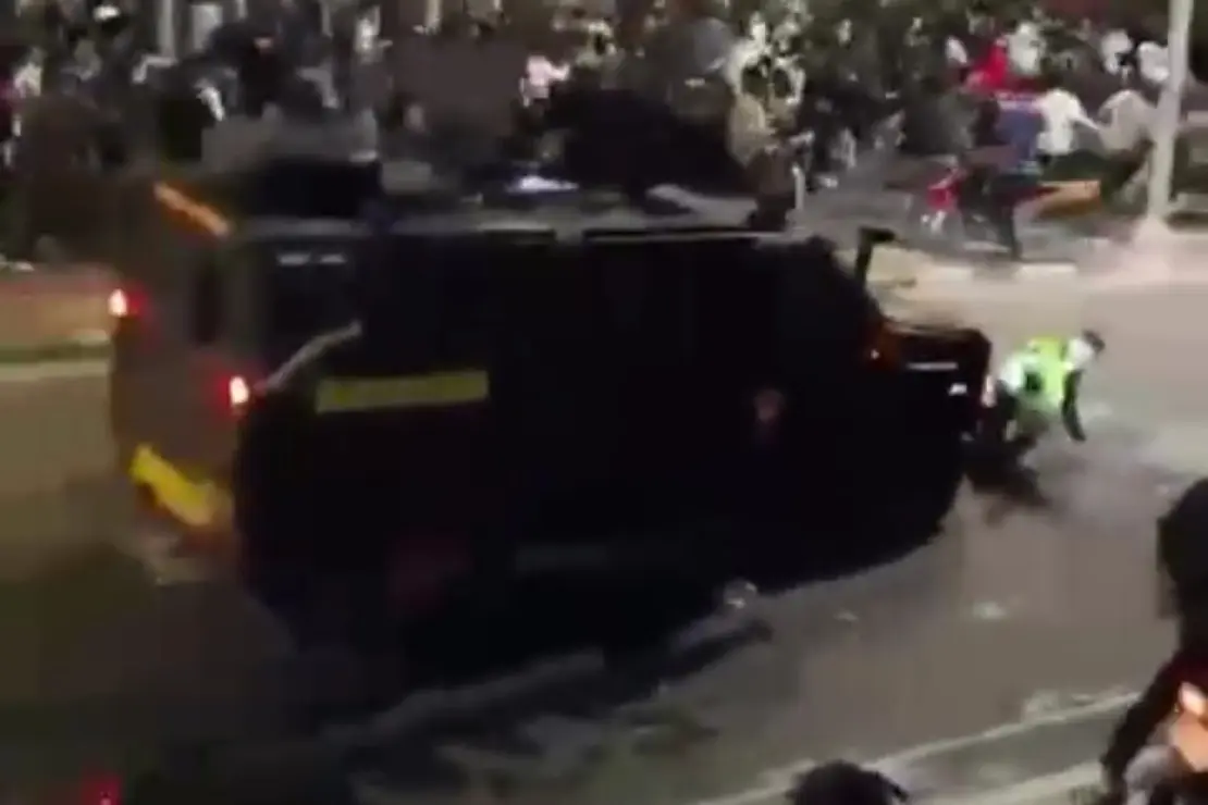 Propam Ungkap Identitas Sopir Rantis Penabrak Driver Ojol Kendaraan taktis Brimob yang melindas seorang pengemudi ojek online saat aksi unjuk rasa di Jakarta, Kamis (28/8/2025).