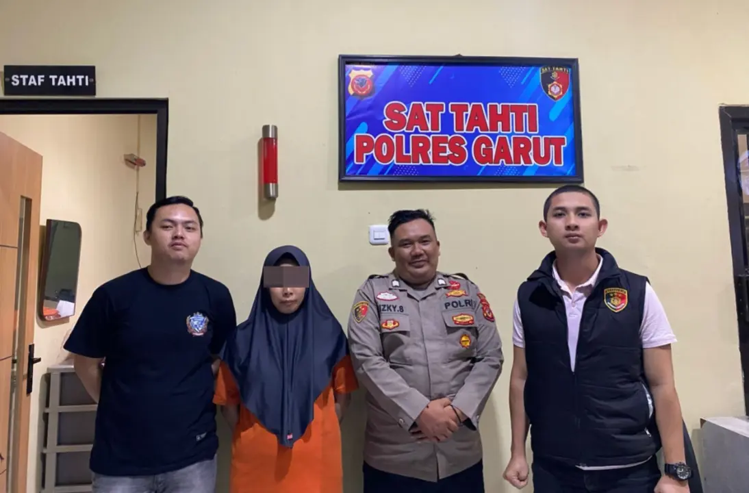 Polres Garut mengamankan pelaku penipuan dengan modus pengobatan orangtua.
