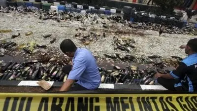 Polres Purwakarta menyita ratusan botol minuman keras jenis ciu dalam operasi yang bertujuan menciptakan kondusifitas.