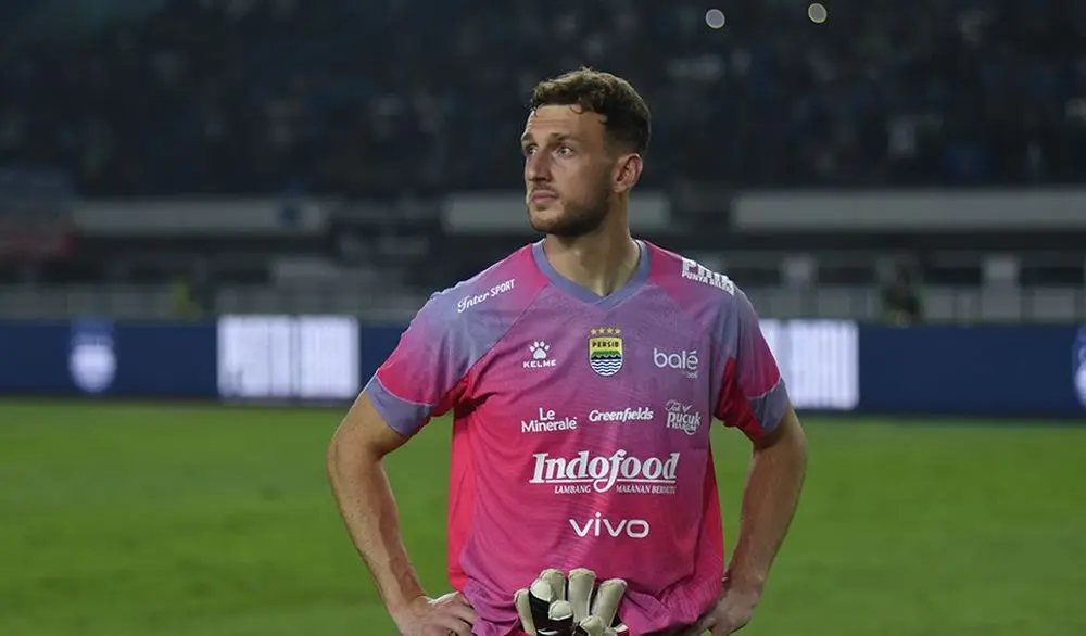 Keracunan Makanan, Adam Przybek Tak Terlihat Dalam Latihan Persib Hari Ini