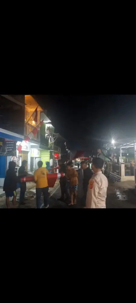 Semarak HUT RI ke-80, Polsek Pakenjeng dan Warga Bentangkan Bendera 1,5 Km