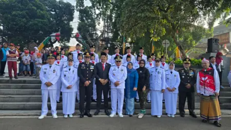 Aa Abdul Rozak Hadiri Upacara HUT ke-80 RI di Ujungberung Aa Abdul Rozak Hadiri Upacara HUT ke-80 RI di Ujungberung