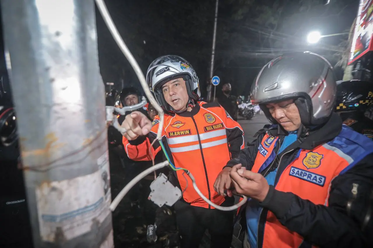 Lampu Jalan Bandung Padam Dirusak Pencuri, Warga Terancam Gelap dan Bahaya