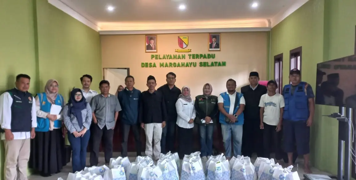 PLN UP3 Bandung Salurkan Bantuan untuk Petugas Gober dan Linmas di Margahayu Selatan