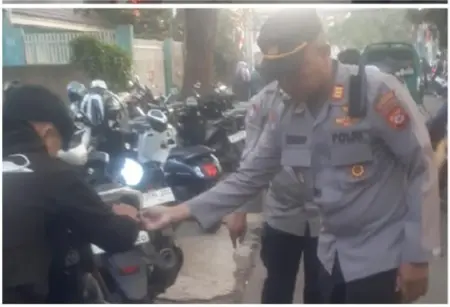 8 Motor Knalpot Brong di Baleendah Kena Razia Polisi Polsek Baleendah melakukan razia di area parkir Lapang Dodo Rusun, tempat parkir samping Sekolah Karya Pembangunan serta samping SMK 3 Baleendah, Kelurahan dan Kecamatan Baleendah, Kabupaten Bandung, Selasa (26/8/2025).