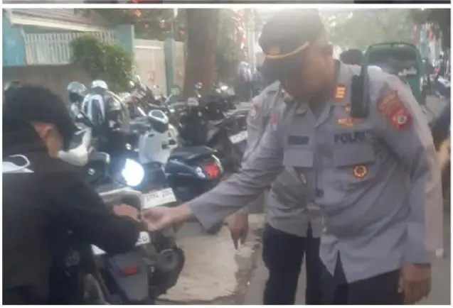 Polsek Baleendah melakukan razia di area parkir Lapang Dodo Rusun, tempat parkir samping Sekolah Karya Pembangunan serta samping SMK 3 Baleendah, Kelurahan dan Kecamatan Baleendah, Kabupaten Bandung, Selasa (26/8/2025).