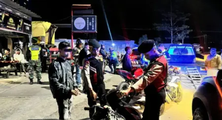 Wujudkan Malam Minggu Nyaman, Polres Garut Gelar Operasi Polres Garut bersama TNI dan instansi terkait menggelar operasi dalam rangka menciptakan kondisi keamanan dan ketertiban masyarakat, Sabtu (30/8/2025) malam. (istimewa)