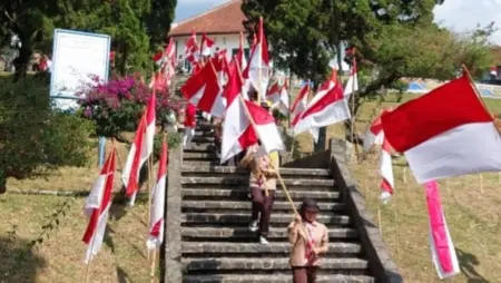 Kirab 10.001 Bendera Merah Putih Kobarkan Semangat Persatuan di Kuningan Kirab Merah Putih di Kuningan, Headline