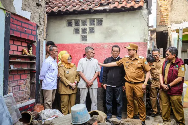 Tinjau Lokasi Ledakan Gas di Kiaracondong, Wakil Wali Kota Bandung Janji Bantu Pembangunan Rumah dan Biaya Sewa Korban