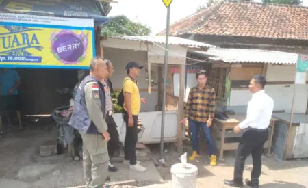 Gerebek Dua Lokasi, Polsek Leles Bongkar Kios Penjual Obat Ilegal Gerebek Dua Lokasi, Polsek Leles Bongkar Kios Penjual Obat Ilegal