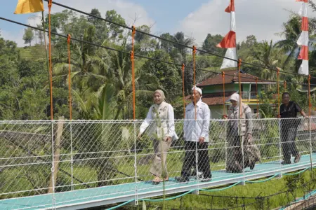 Wakil Bupati Garut Resmikan Jembatan Harapan Palatar Penghubung Dua Kabupaten Wakil Bupati Garut Resmikan Jembatan Harapan Palatar Penghubung Dua Kabupaten
