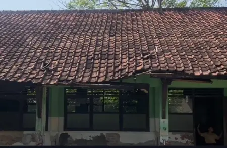 Bangunan Sekolah Nyaris Ambruk, Siswa SDN 3 Kutajaya Belajar dalam Ancaman Bahaya SDN 3 Kutajaya