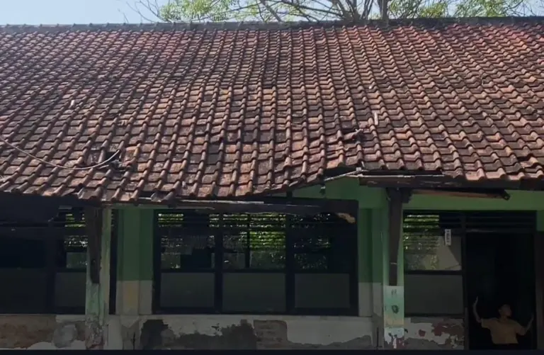 Bangunan Sekolah Nyaris Ambruk, Siswa SDN 3 Kutajaya Belajar dalam Ancaman Bahaya SDN 3 Kutajaya