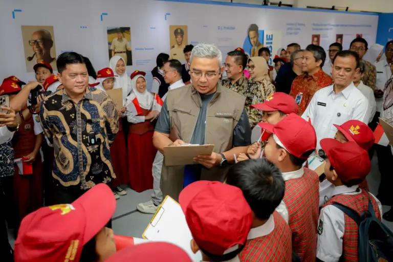 Pemkot Bandung dan PT DI Luncurkan Program Wisata Edukasi Dirgantara untuk Pelajar