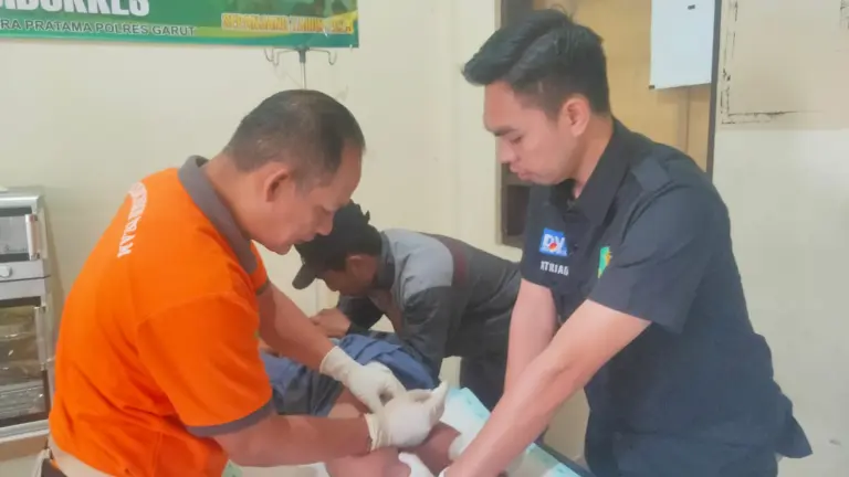 Sidokkes Polres Garut Gelar Khitanan Gratis untuk Anak Sholeh