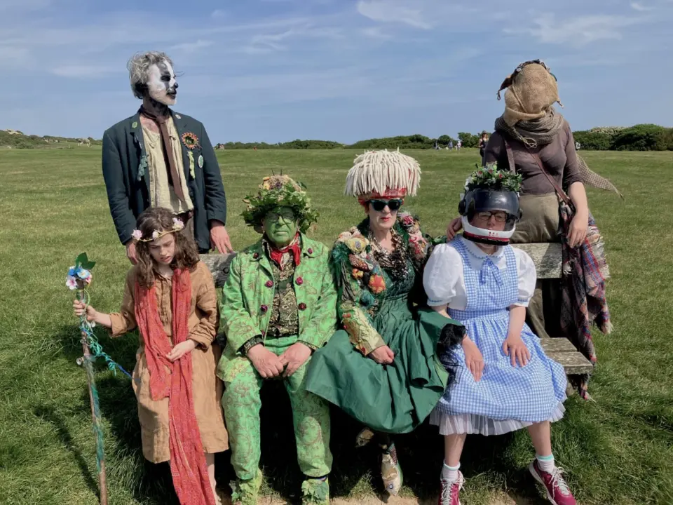 Andrew Kötting Angkat Tema Memori dan Kesadaran Lewat Kolaborasi dengan Putrinya