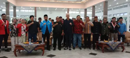 Yuda Turnawan Hadiri Saresehan Forum Komunikasi Nasional di Garut Yuda Turnawan Hadiri Saresehan Forum Komunikasi Nasional di Garu