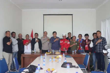 Kapolres Garut Jalin Silaturahmi dengan KONI untuk Perkuat Sinergi Keamanan dan Olahraga Kapolres Garut Jalin Silaturahmi dengan KONI untuk Perkuat Sinergi Keamanan dan Olahraga