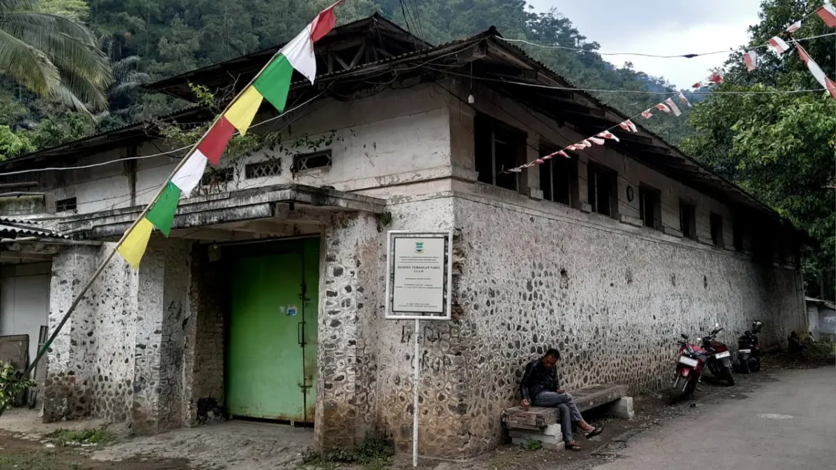 Radio Cililin: Suara Dunia yang Kini Membisu