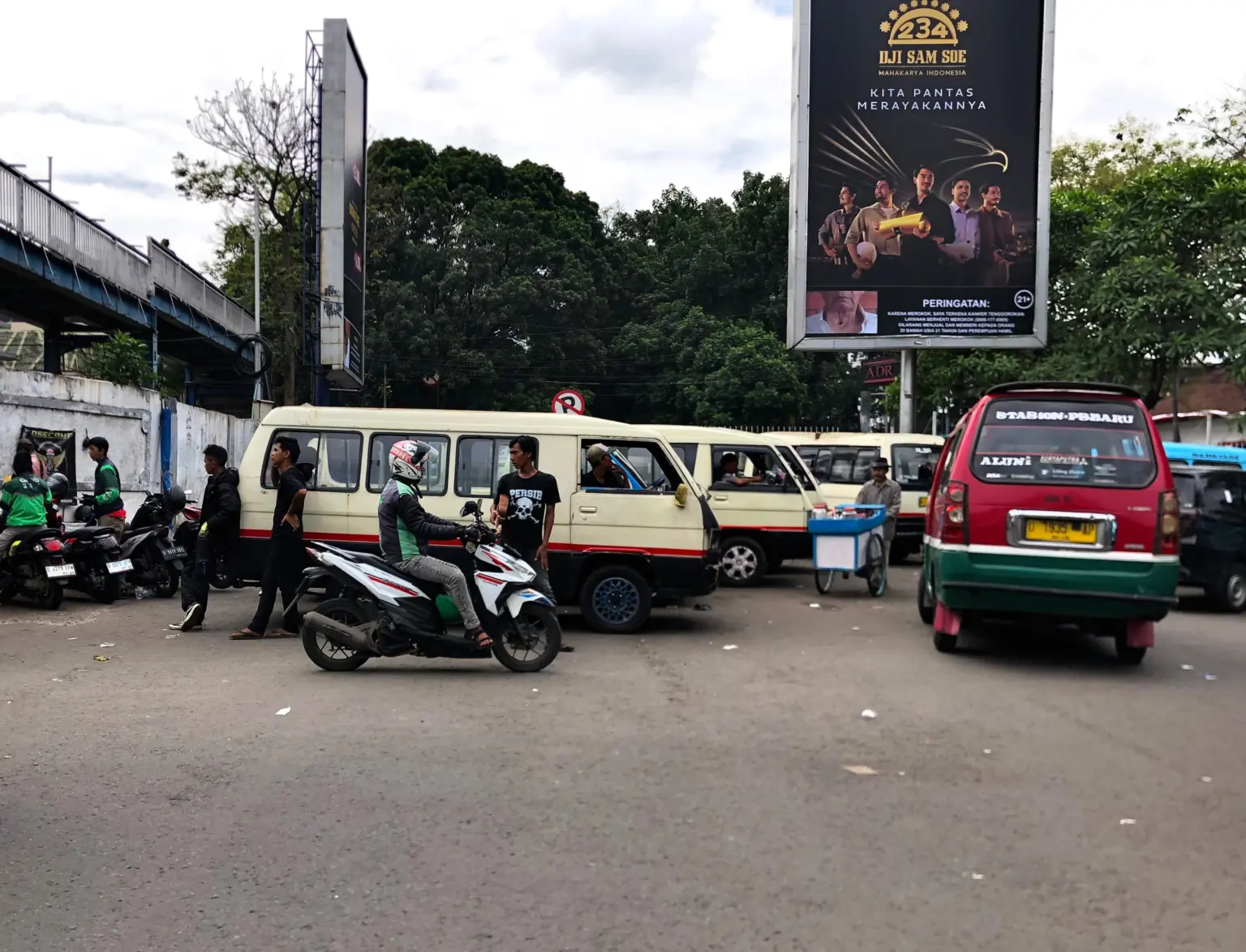 Angkot Kian Sepi Penumpang, Tersisih oleh Transportasi Online